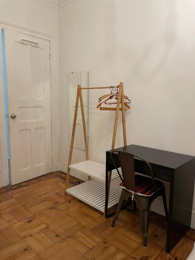 Bordeaux M1 R3 - & Comfortable Double With Private Patio & Shared Bathroom Pensión